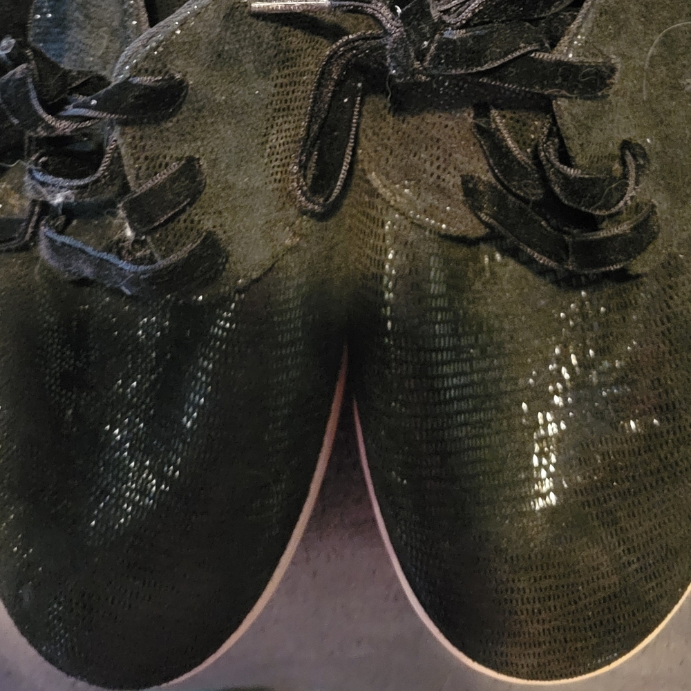 NEW Vionic sneakers